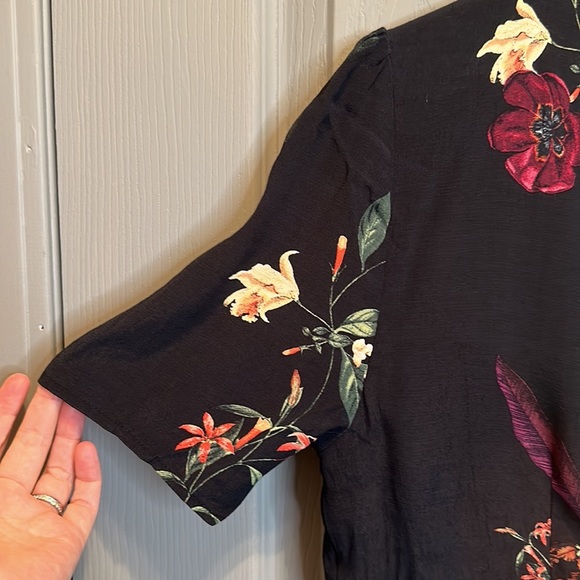 Zara Front Tie Crop - Picture 6 of 7